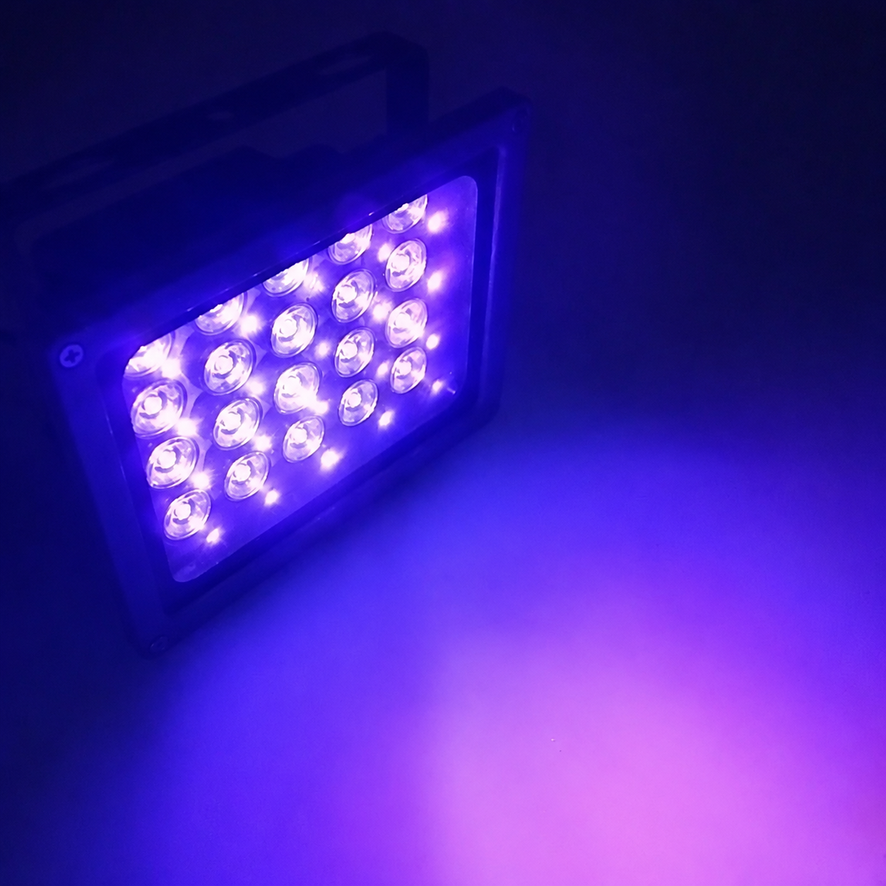 پروژکتور بلک لایت 20 ال ای دی LED